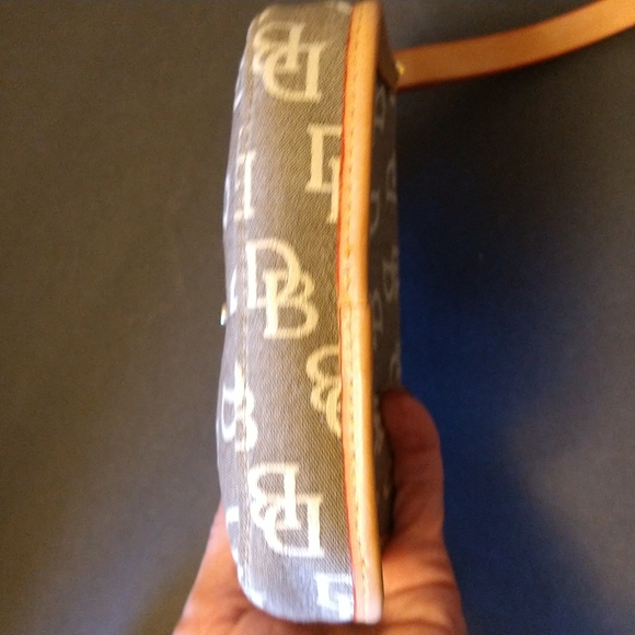Nwot. Dooney & Bourke wristlet. - Picture 6 of 6